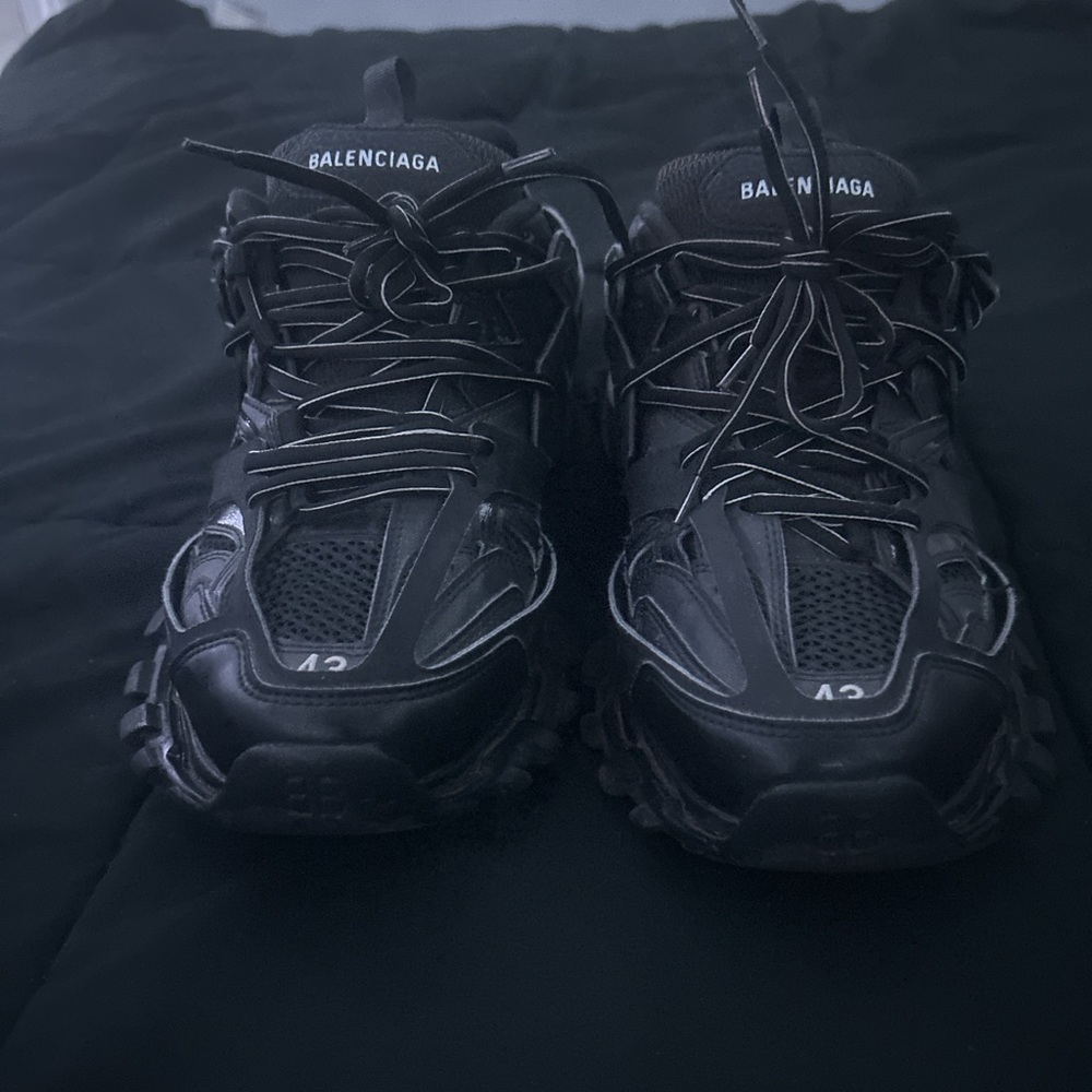 Balenciaga Men's Black Sneakers - Picture 2 of 5